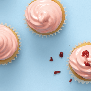 Glaçage à la <br>meringue italienne <br><br class='responsive'>à l’érable et aux <br>canneberges